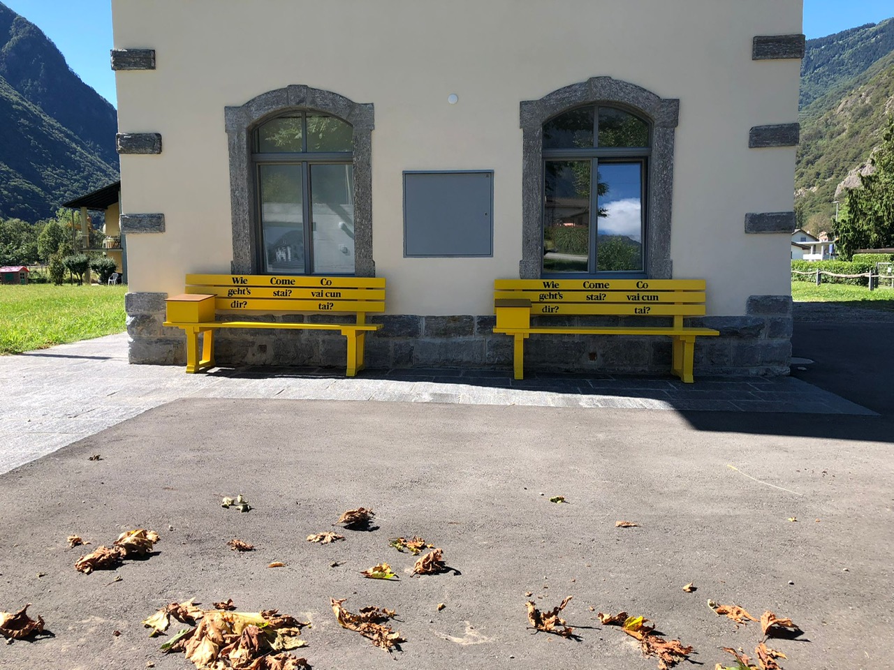 Azione Settimanale Di Migros Ticino Panchine Gialle